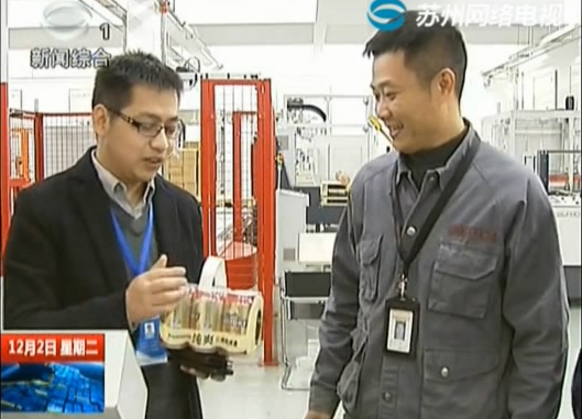 孫總(左一)企業輔導現場接受媒體采訪 孫總(左一)企業輔導現場接受媒體采訪